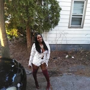 Meet your Posher, Monique